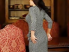 სილამაზის ასრულებს მასწავლებელი,